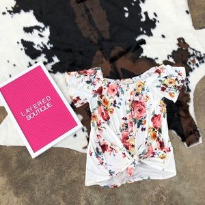 White and floral off the shoulder top 🌟